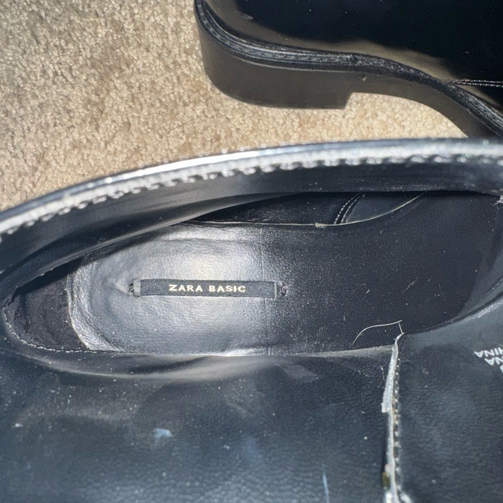 Zara Stylish Black Ankle Boots with Zipper - Picture 4 of 6